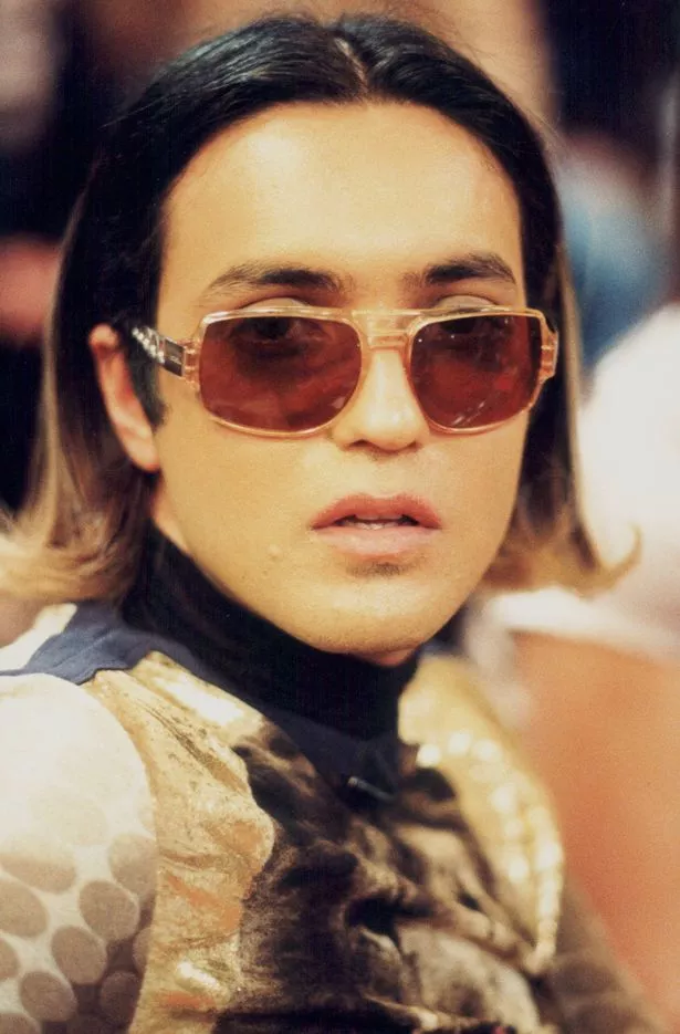 Singer Jas Mann, of the band Babylon Zoo, 1996. (Photo by Patrick Ford/Redferns/Getty Images)