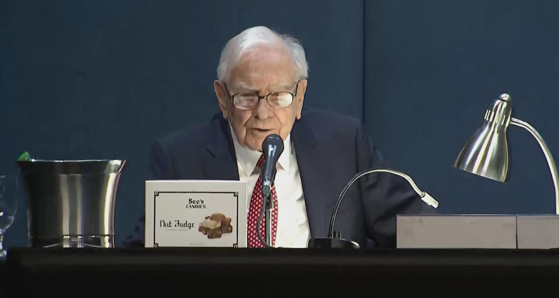 Buffett's Berkshire weathers historic market rout, still up 9% this year