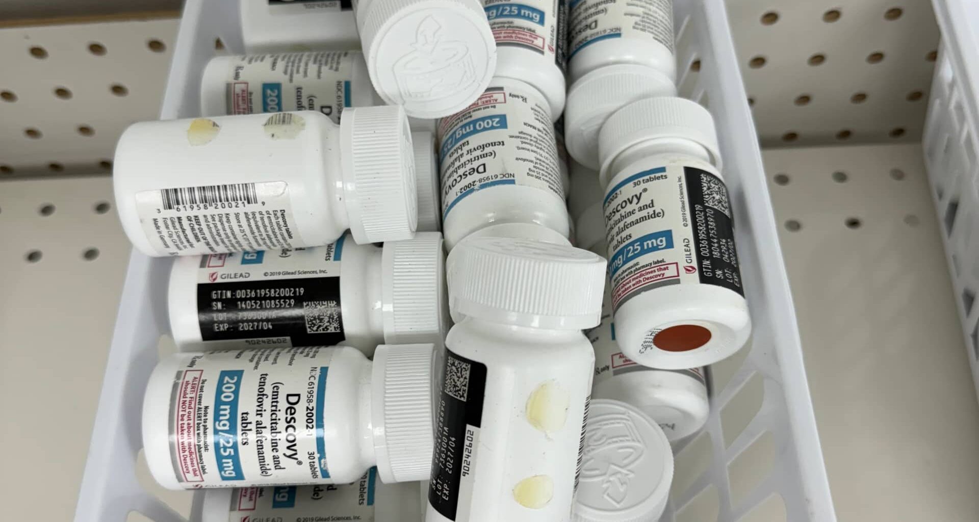 Gilead Sciences settles kickback claims over HIV drug prescriptions