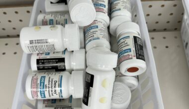Gilead Sciences settles kickback claims over HIV drug prescriptions