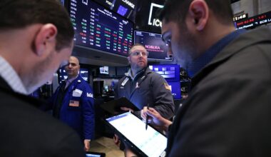 U.S. will have a recession in 2025 if high tariffs stay, Apollo's Slok says