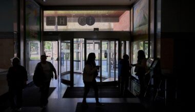 Amid major outage, health workers in Spain and Portugal adapted to provide urgent care without power
