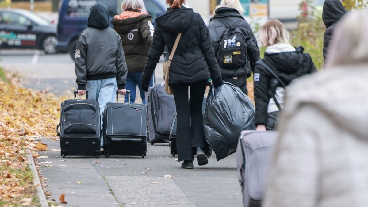 Germany halts UN refugee resettlement programme | Refugees News