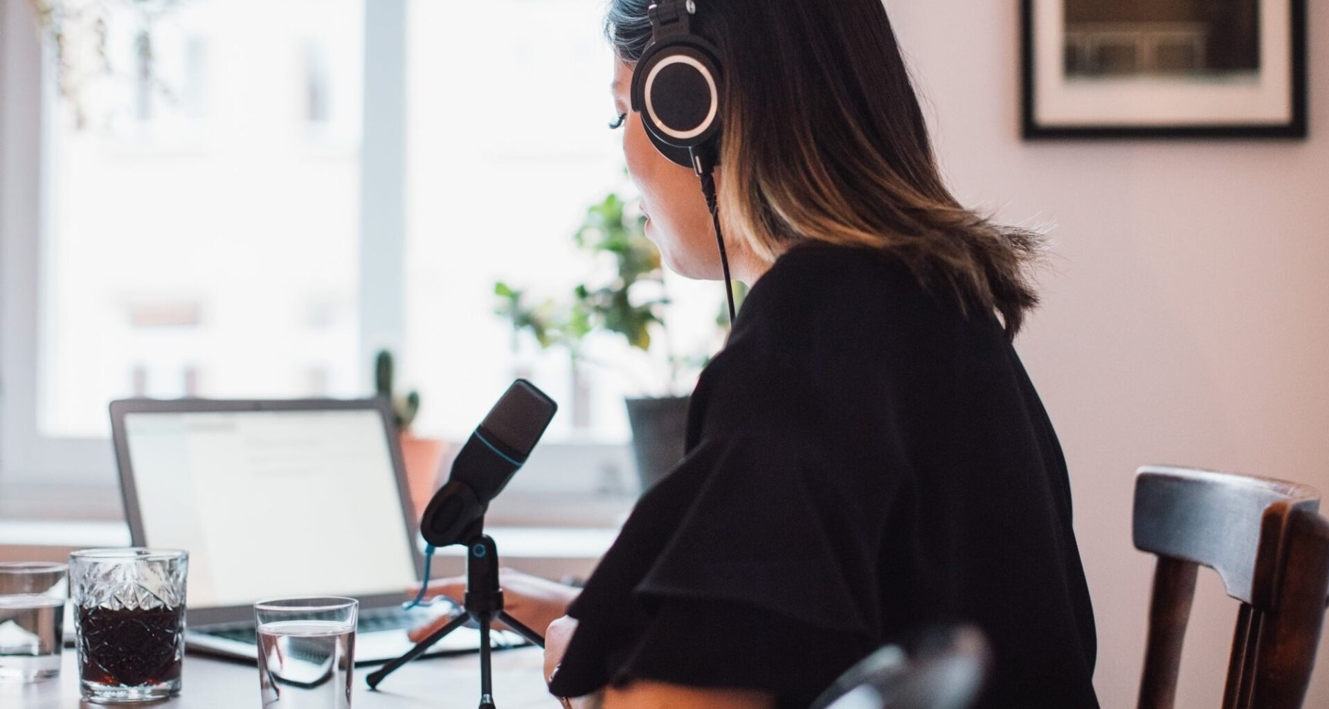 How Solopreneurs Are Scaling Past Six Figures (Without a Team)