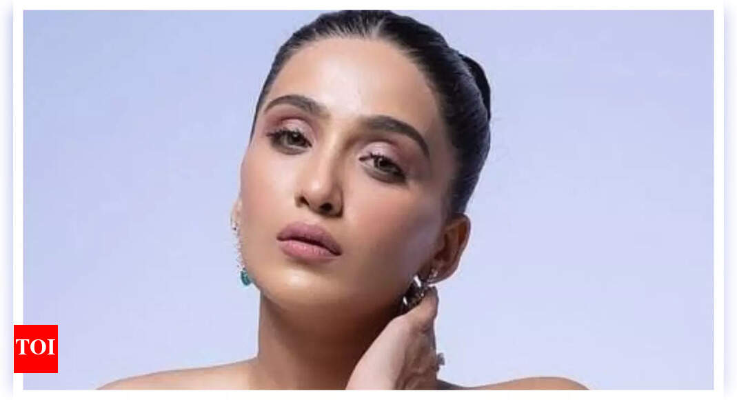 Nimrit Kaur Ahluwalia opens up about her intense workout regime for 2025; says 'This year's goal is to hit 100Kg deadlift and body weight squats for me' |