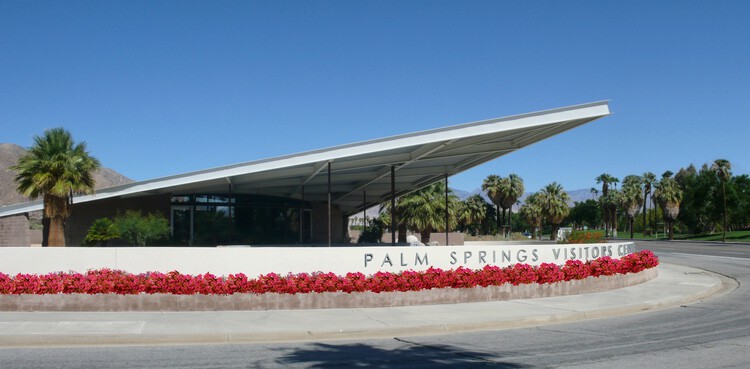 The Evolution of Gas Stations: From Roadside Stops to Architectural Landmarks - Image 18 of 46