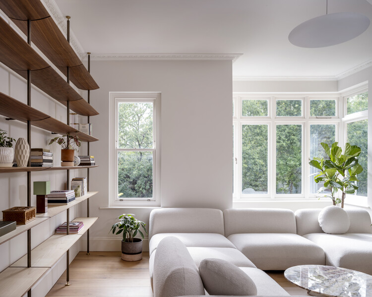 Broomhill Road House / Urban Projects Bureau - Interior Photography, Living Room, Wood, Shelving, Table, Chair