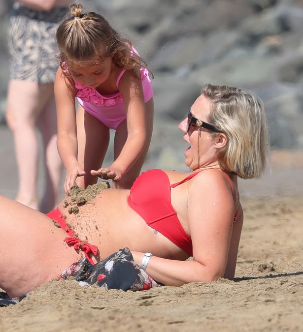 'Things couldn't be going better' for pregnant Kelsey, a source has revealed