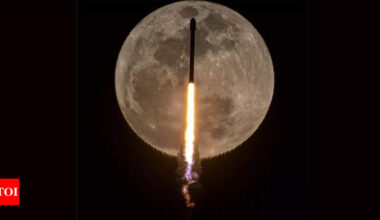 Watch: SpaceX Falcon 9 launches 21 Starlink satellites, soars past full moon