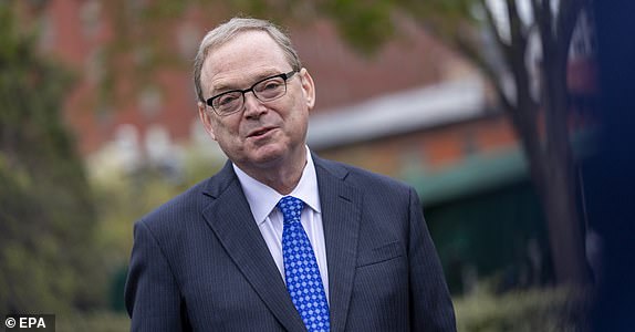 epa12031610 Director of the National Economic Council of the United States Kevin Hassett responds to a question from the news media during a briefing outside the West Wing of the White House in Washington, DC, USA, 14 April 2025. Director Hassett responded to questions on the Trump administration's tariff policy.  EPA/SHAWN THEW