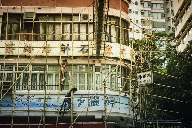 From Common Sight to Cultural Symbol: The Rise and Decline of Bamboo Scaffolding in Hong Kong - Image 12 of 20