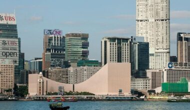 Hong Kong Internet Stocks Shrug Off U.S. Concerns