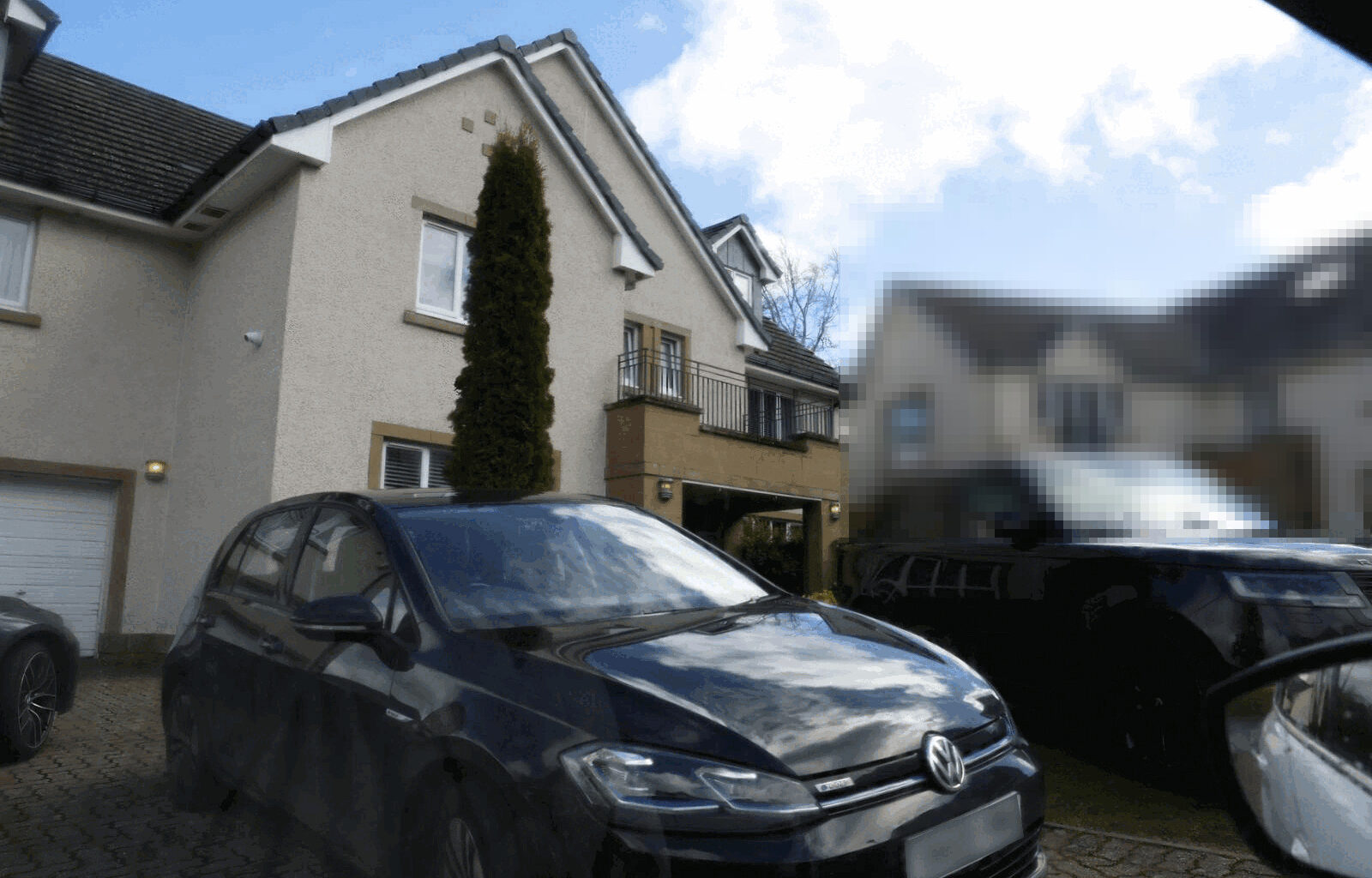 Gangland thugs torch plush Edinburgh pad of Mark Richardson's pal as three other homes firebombed nearby