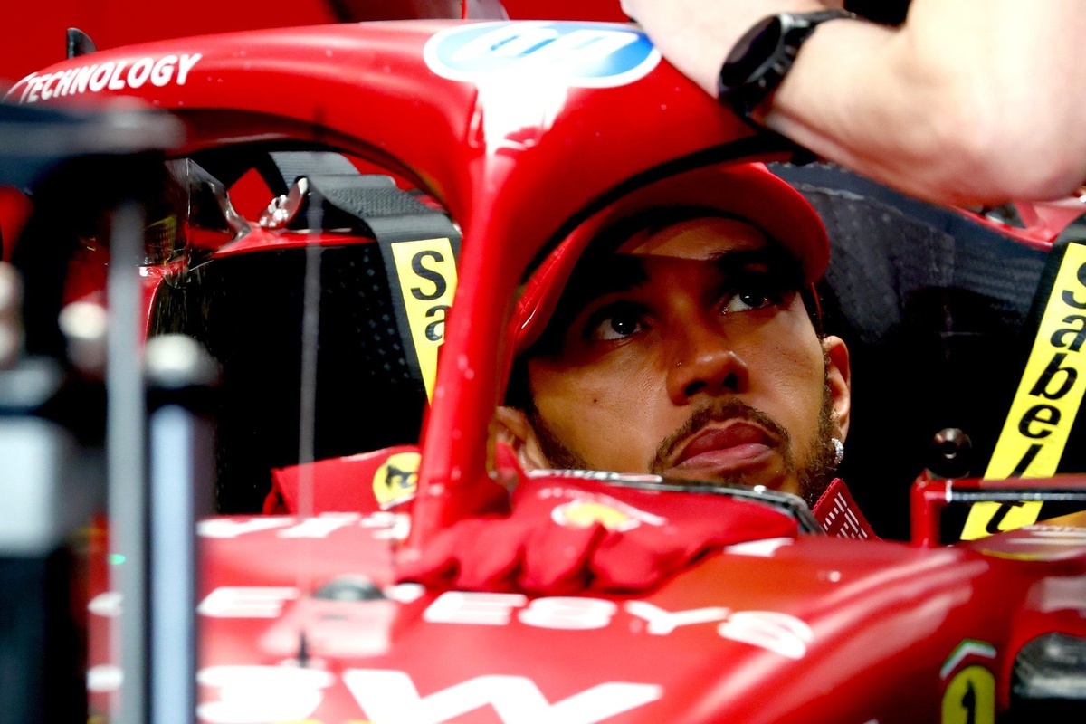 Hamilton "just trying to get in the top 10" after muted Saudi F1 practice