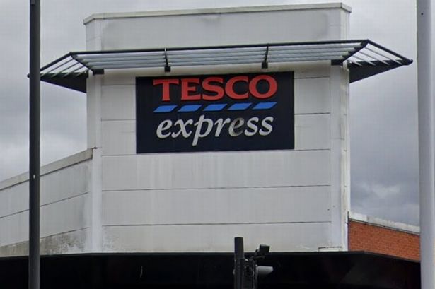 The attempted robbery happened at the Tesco Express on Smithdown Road