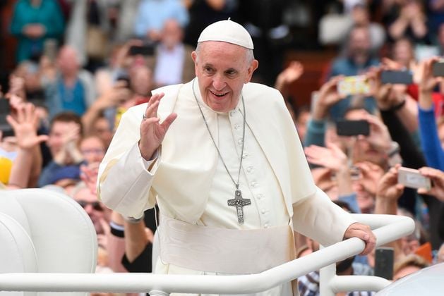Pope Francis: Death on Easter Monday sees tributes paid by Northern Ireland leaders