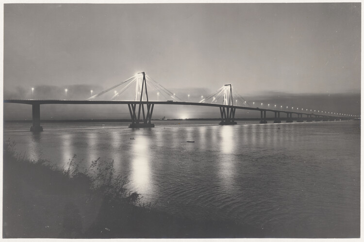 What Kind of City Will Humanity Need? Exploring Amancio Williams' Proposal for a Linear City - Image 3 of 10