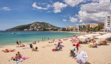 Ryanair launches 'big sale' with bargain flights to top destinations including Spain, Croatia, Greece & Malta from €15