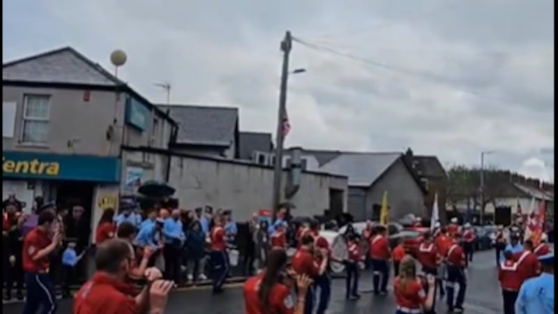 Loyalists mock death of Pope Francis at Apprentice Boys parade attended by senior DUP figures
