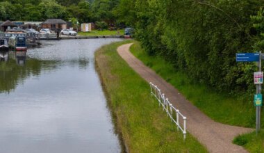 Patrols along popular canal towpath after reports of 'man hiding in the bushes'