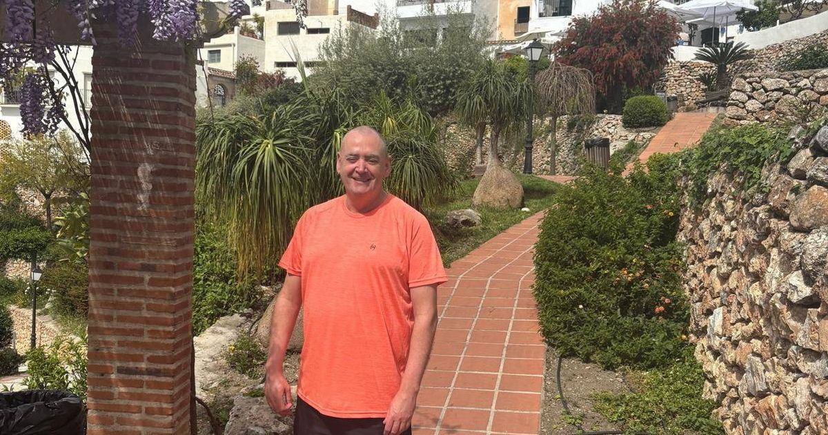 Manchester Airport issues statement after dad passes through security with weapons