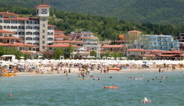 Jet2 slashes holiday prices to European destination after major travel firm folds