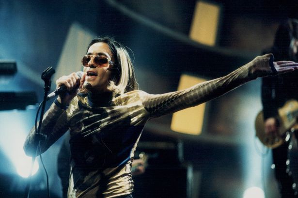 Singer Jas Mann, of the band Babylon Zoo, 1996. (Photo by Patrick Ford/Redferns/Getty Images)