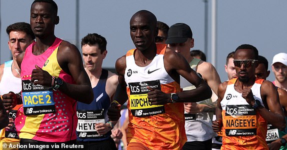 Athletics - London Marathon - London, Britain - April 27, 2025 Kenya's Eliud Kipchoge in action during the men's elite race Action Images via Reuters/John Sibley