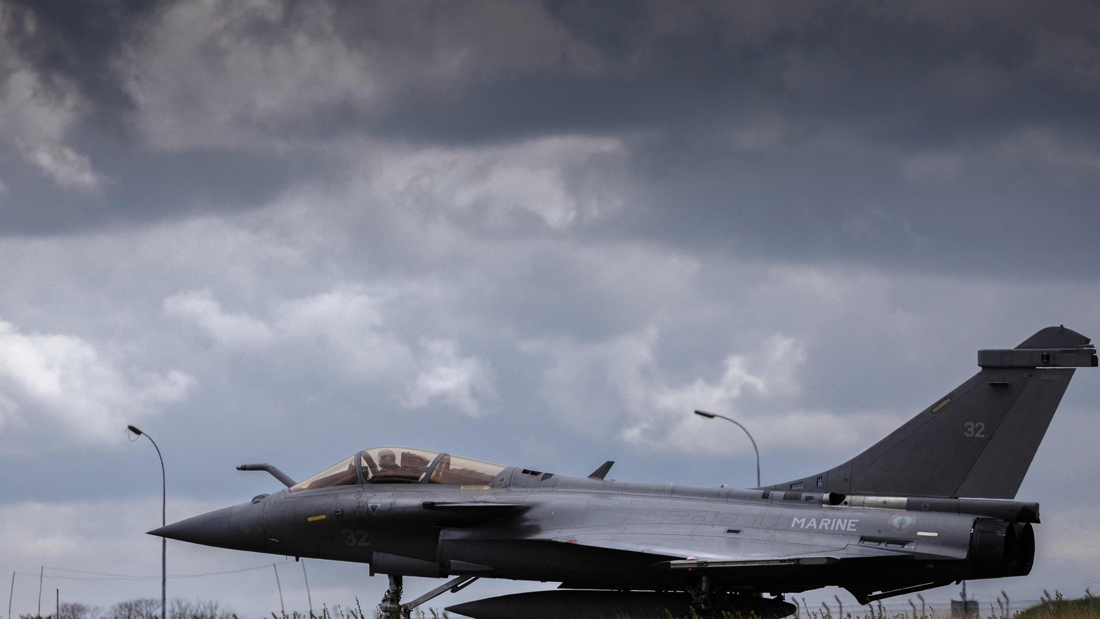 India, France sign ₹63,000 crore deal for 26 Rafale fighters | Latest News India