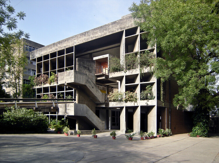 The Colonial Legacy of Concrete in the Global South - Image 4 of 8