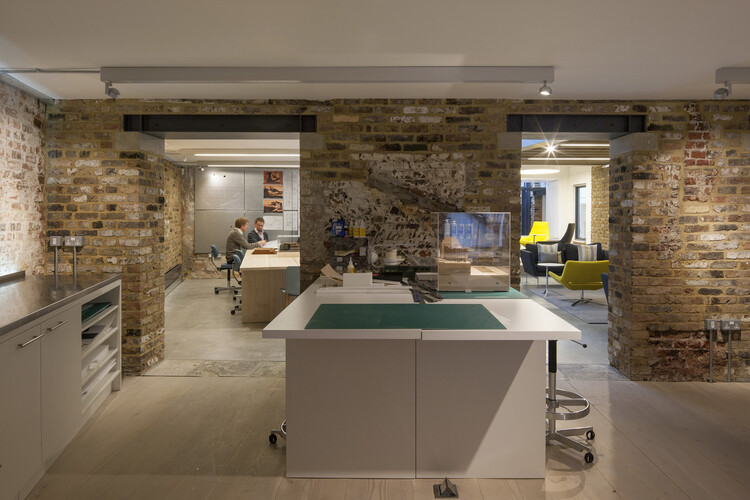 Internal Acoustics: Effective Noise Mitigation Techniques in Architecture - Image 12 of 16