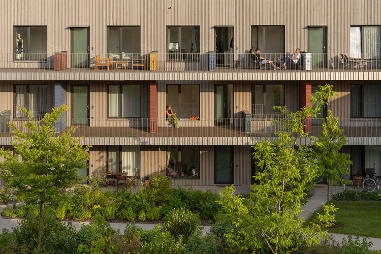 Franklin Village / Sauerbruch Hutton - Exterior Photography, Facade, Balcony, Concrete, Courtyard