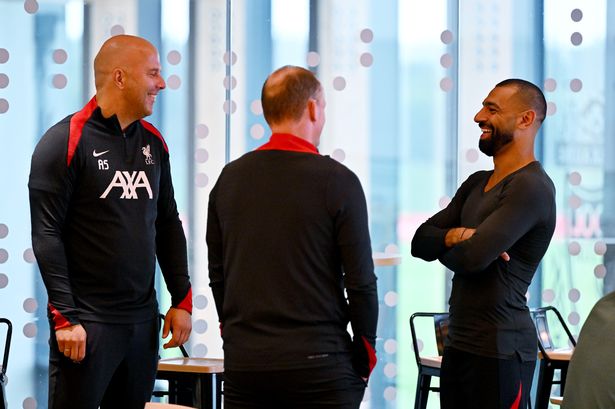 KIRKBY, ENGLAND - JULY 10: (THE SUN OUT, THE SUN ON SUDNAY OUT) Arne Slot head coach of Liverpool meeting Mohamed Salah of Liverpool at the AXA Training Centre before the training session on July 10, 2024 in Kirkby, England. (Photo by Andrew Powell/Liverpool FC via Getty Images)