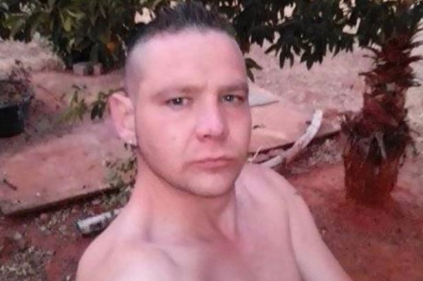 Hugo Ferreira poses in shirtless selfie