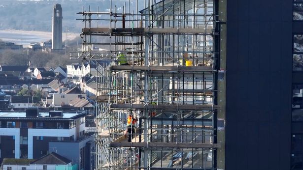Workers working on the skyscraper 