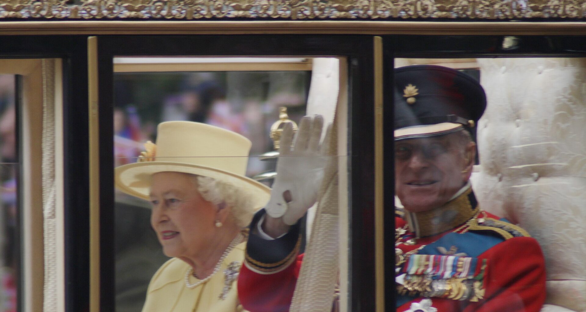 The stunning diamond jewel that Queen Elizabeth II loved to wear to Royal Family weddings