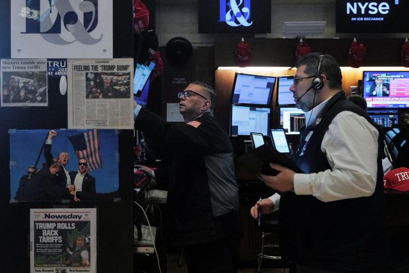 US bond funds hit by heavy outflows as recession, inflation fears mount