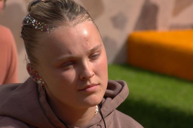 JoJo Siwa swears she doesn't know who Jedward are despite meeting them last year