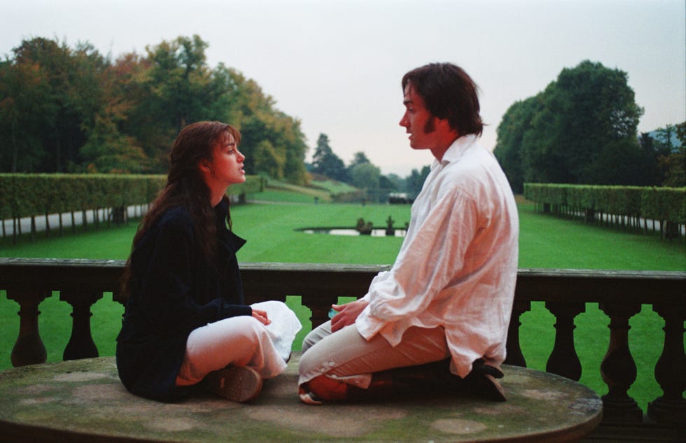 (l to r) actors keira knightley and matthew macfayden on the set of director joe wright's pride prejudice, a focus features re release of the 2005 classic. credit: courtesy of focus features. all rights reserved.