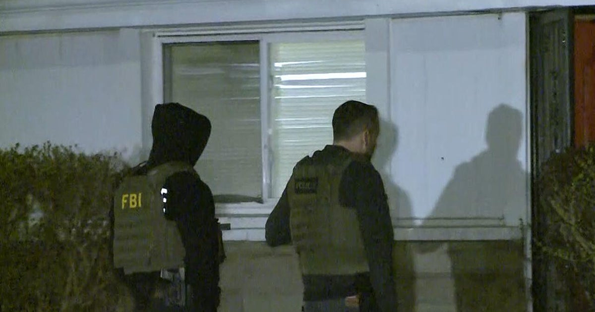 FBI gets involved in London Thomas case; reward in fatal road rage shooting; and more top stories