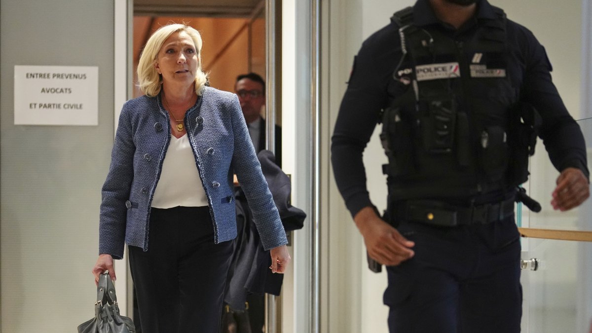 When France exposes its own hypocrisy in the mirror...