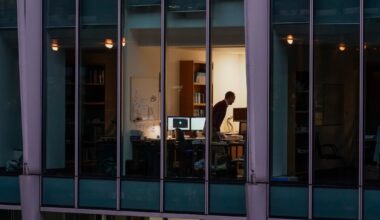 Stress at work a daily problem for most Canadians: Gallup