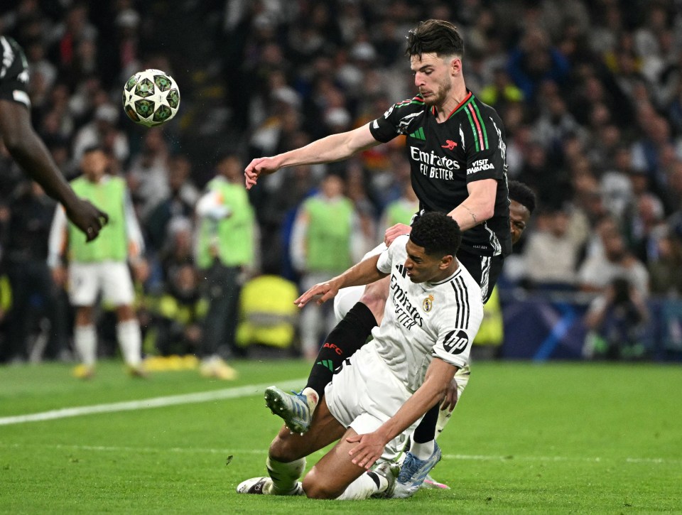 Declan Rice and Jude Bellingham fighting for the ball during a soccer match.