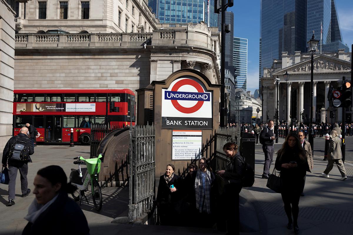 Stocks slump as BoE warns trade war will hit growth and UK confidence plunges to record low