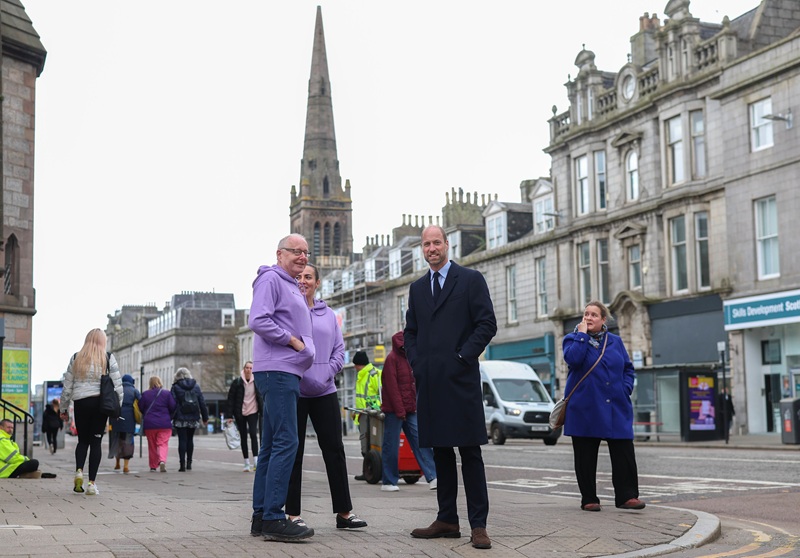 Prince WIlliam is given a tour of Aberdeen by former Big Issue vendor Angus