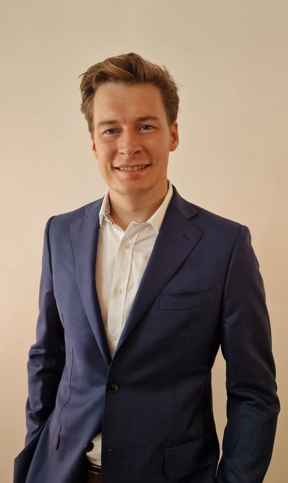 Portrait of a man in a blue suit.