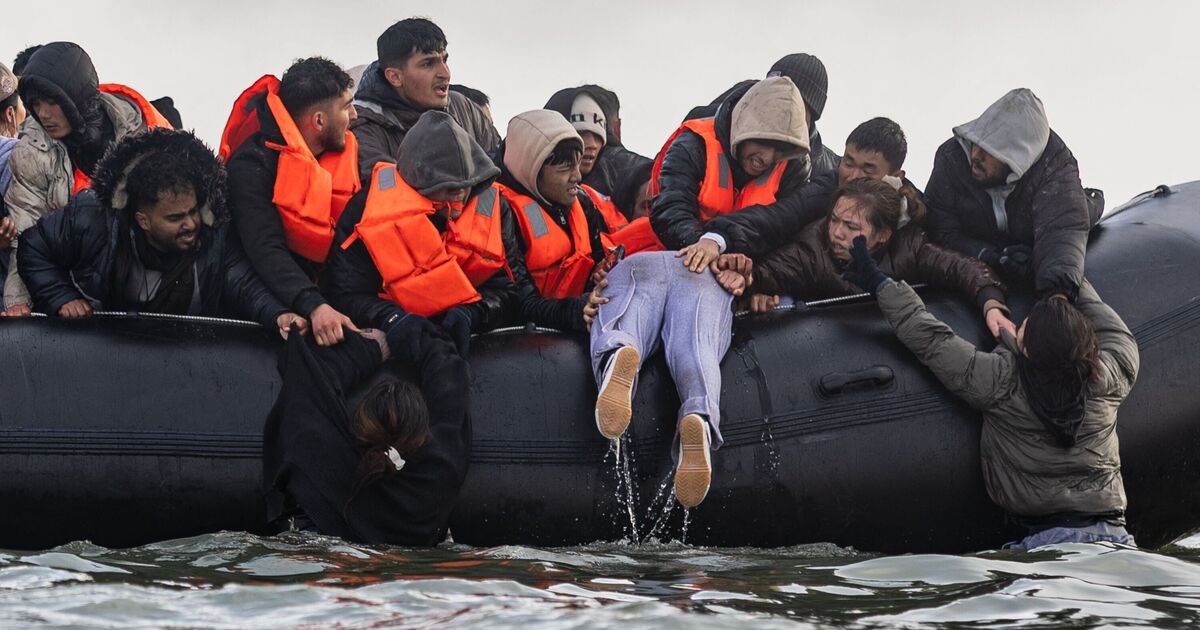 France slammed for handing lifejackets to migrants as secret plans revealed | Politics | News