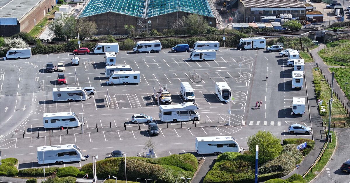 Travellers invade Tesco car park in UK seaside town 'harassing shoppers and stealing food' | UK | News