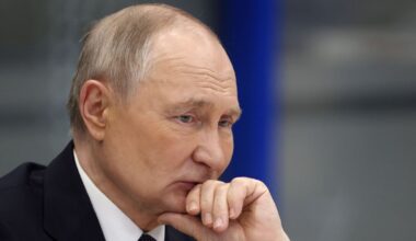 Russia economy meltdown as 2 issues threaten total market crash | World | News
