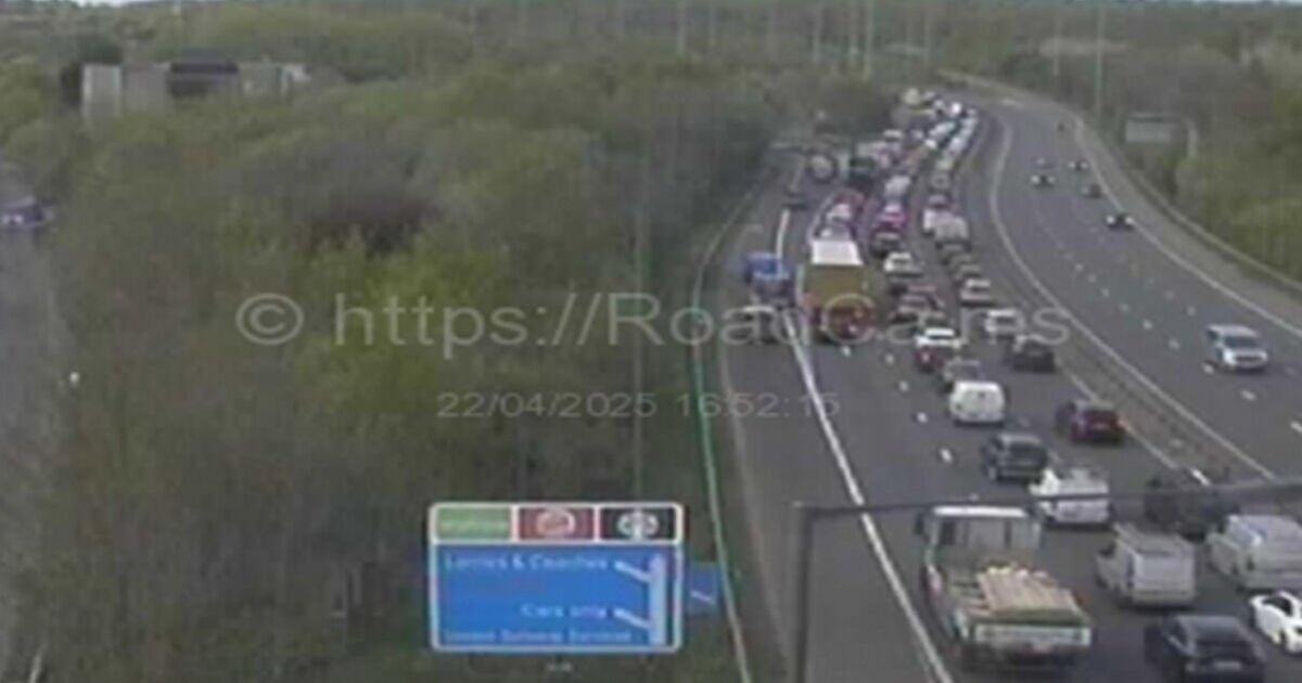 M1 traffic: Major motorway completely shut by police after serious incident | UK | News